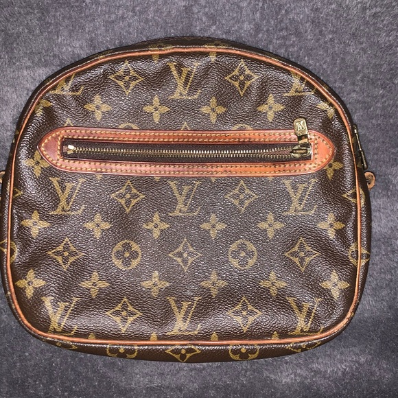 Authentic Vintage Louis Vuitton shoulder bag. - Picture 4 of 16